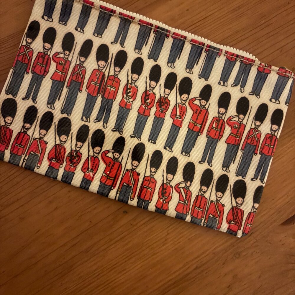 Cath Kidston Vintage London Guards Pouch - Picture 2 of 7